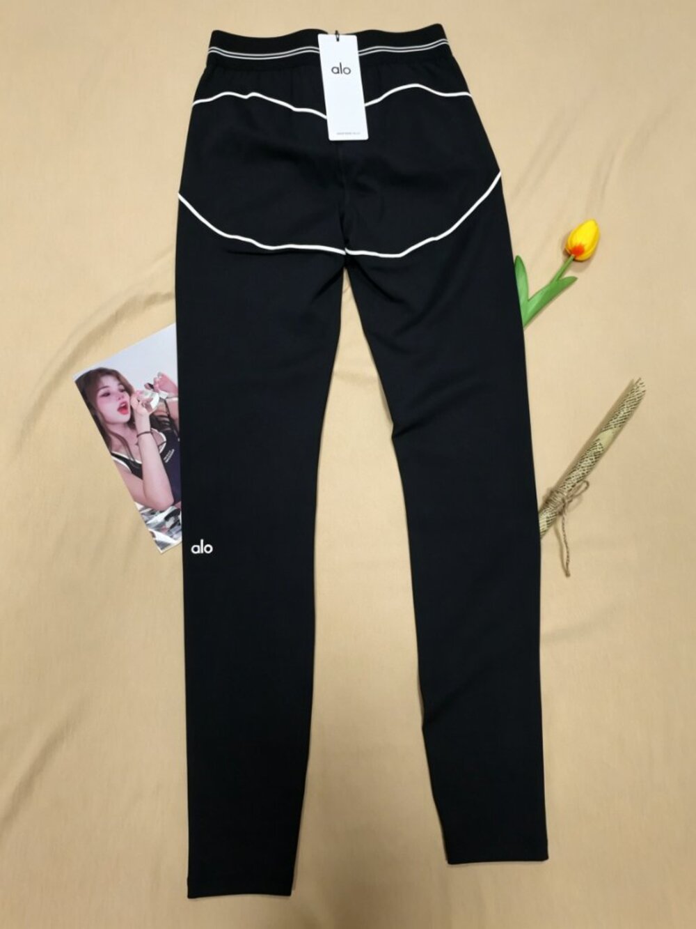 Nwt🏷️Alo Yoga Airbrush High-Waist Heart Throb Legging Black/White✨ - Picture 4 of 16